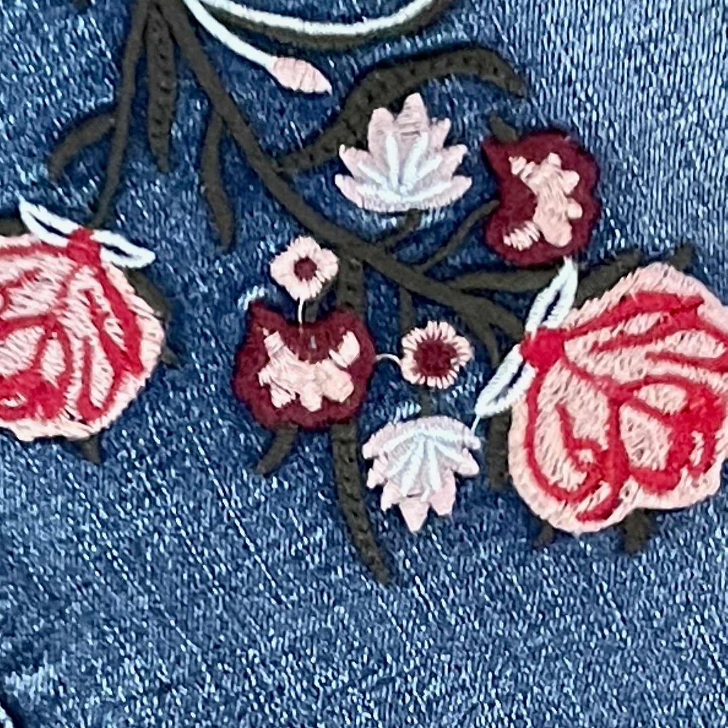 Womens PLUS Cropped Capri Embroidered Jean
