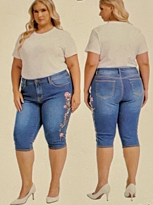 Womens PLUS Cropped Capri Embroidered Jean