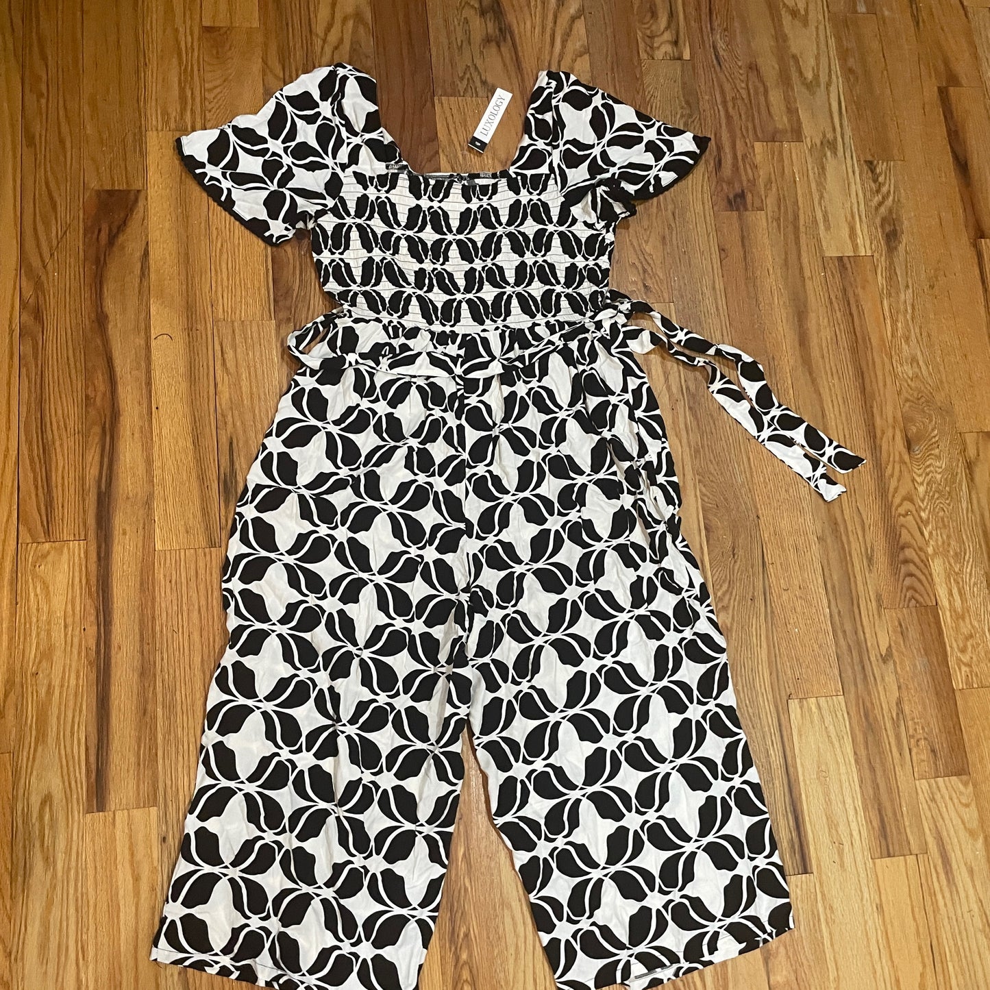 Women's PLUS Smoked Puff Sleeve Printed  Geometric Jumpsuit