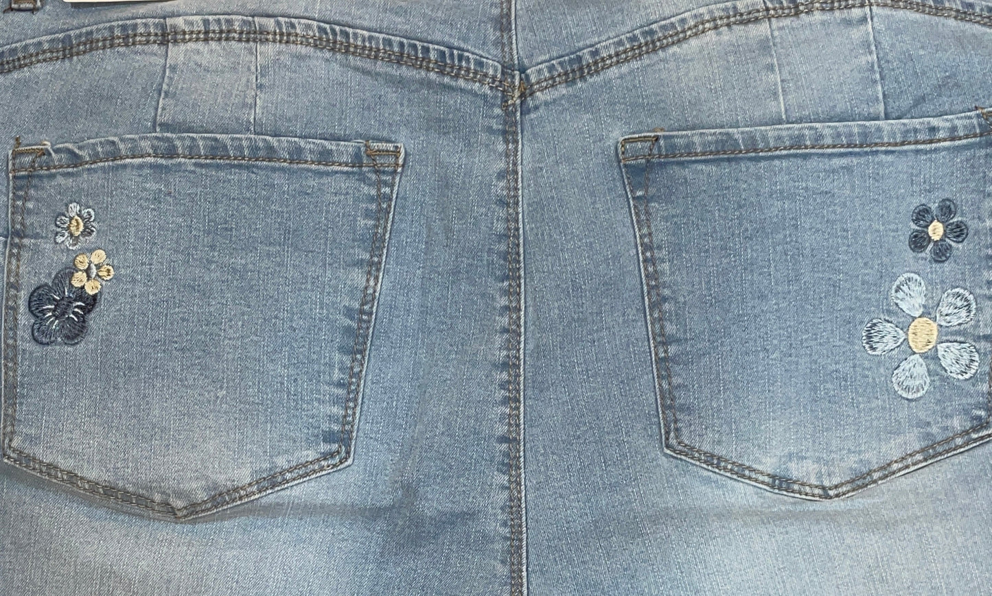 Women's PLUS SIZE Cropped Capri Embroidered Light Wash Jeans
