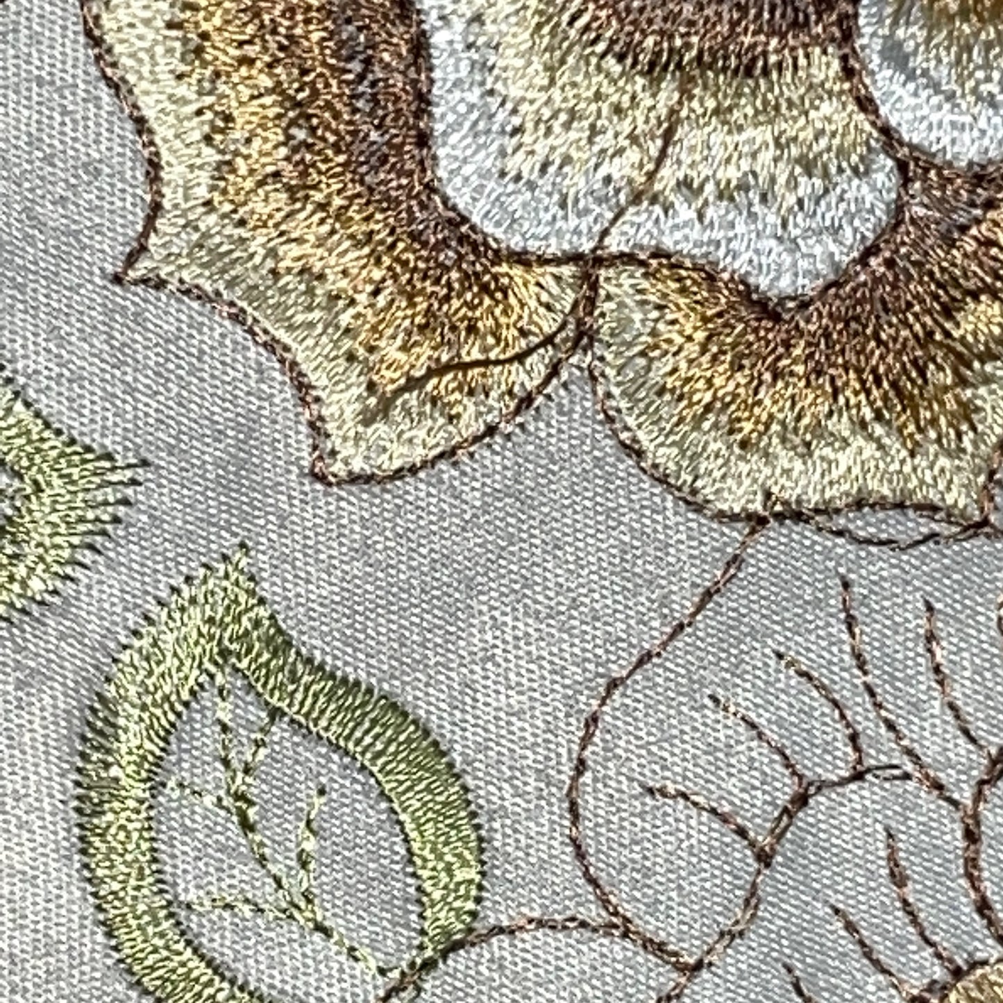 Round Embroidered floral design Table Runner Doilies  16 round  CRYSTAL Beige Gold