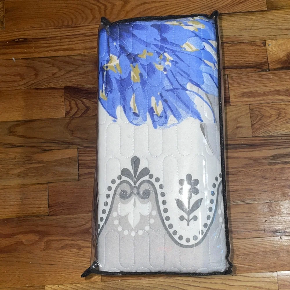 10 Piece LORDES Quilt w Sheet Set W Matching Curtains  KING BLUE