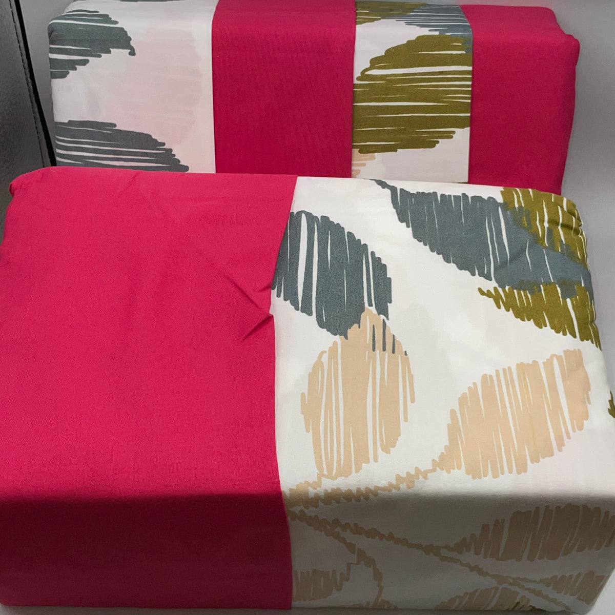 3 Piece Quilt Set  pattern Print Reversible  Pink leaf KING