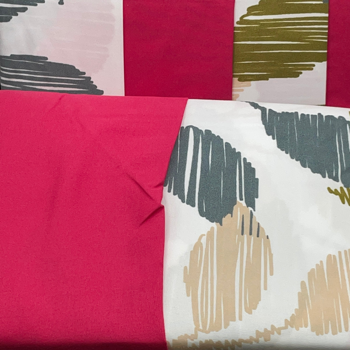 3 Piece Quilt Set  pattern Print Reversible  Pink leaf KING