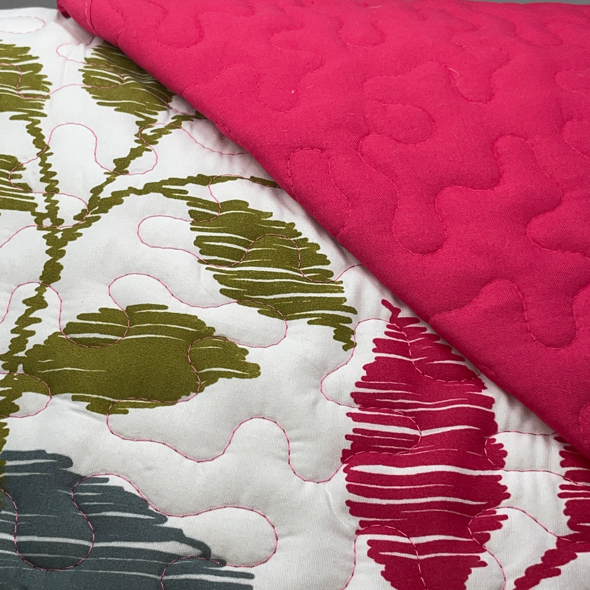 3 Piece Quilt Set  pattern Print Reversible  Pink leaf KING