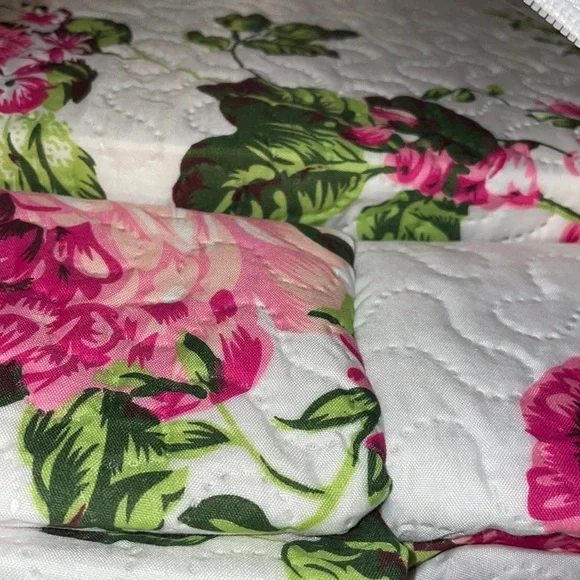 3 Piece Quilt Set pink Fuchsia Floral Flowers QUEEN New!